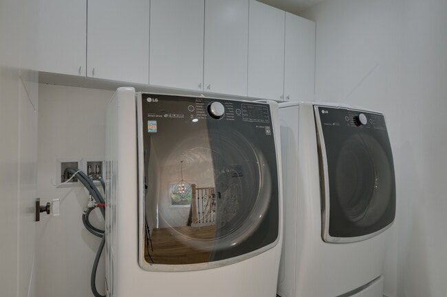 Building Photo - Stunning 5 Bedroom Juanita Bay Home For Rent!