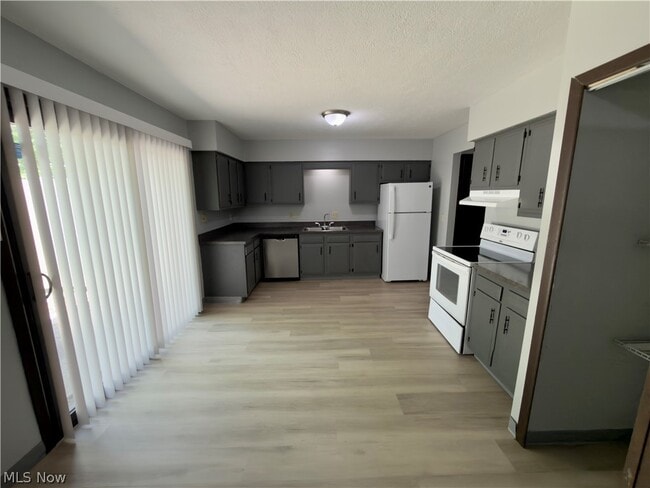 Building Photo - 2814 Forest Ln