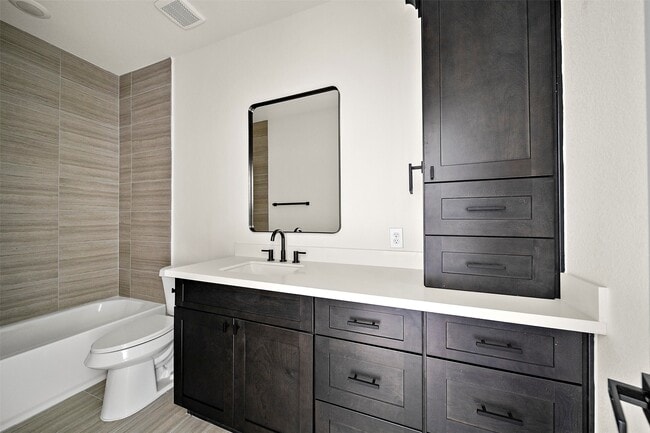 Building Photo - 2722 Nagle St