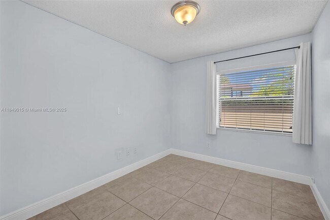 Building Photo - 6611 SW 127th Ct
