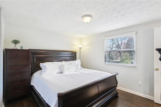 Building Photo - 10475 Willow Meadow Cir