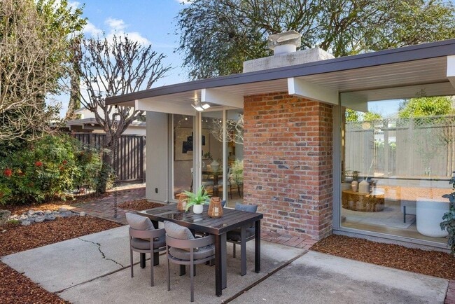 Building Photo - 729 Stendhal Ln