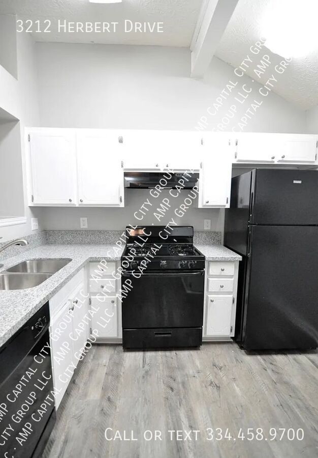 Building Photo - 3212 Herbert Dr