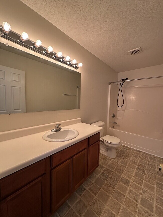 Building Photo - 159 Kelly Cir