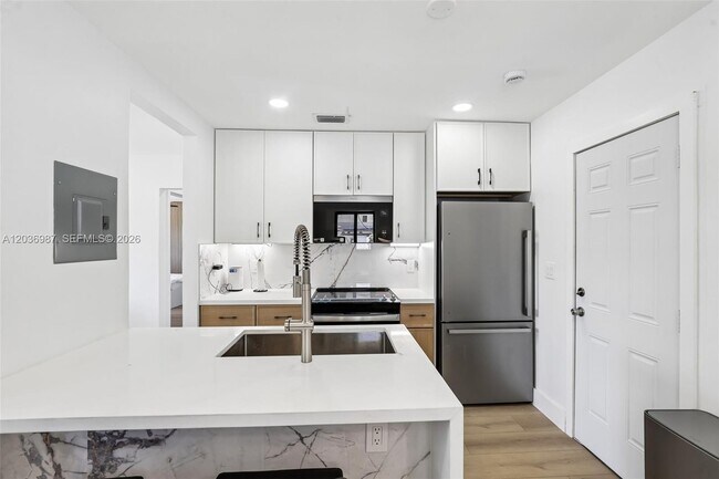 Building Photo - 6595 SW 31st St