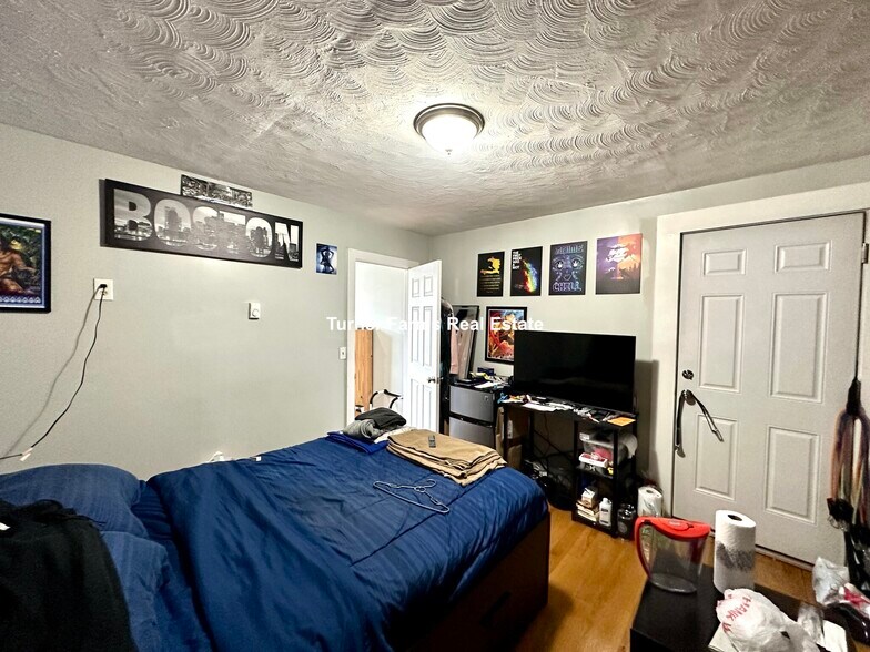 Building Photo - 94 E Cottage St