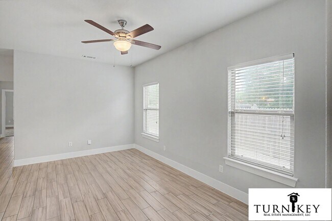 Building Photo - 8037-8039 Arbor
