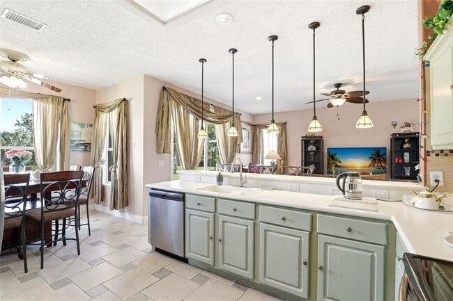 Building Photo - 824 Lake Biscayne Way