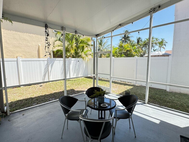 Building Photo - 6752 Green Island Cir