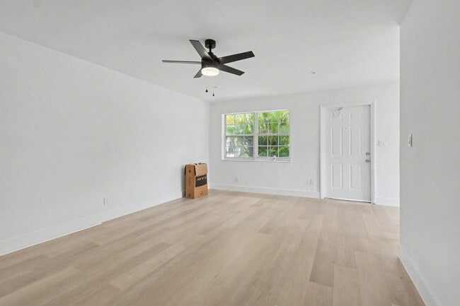 Building Photo - 411B NE 57th Ct