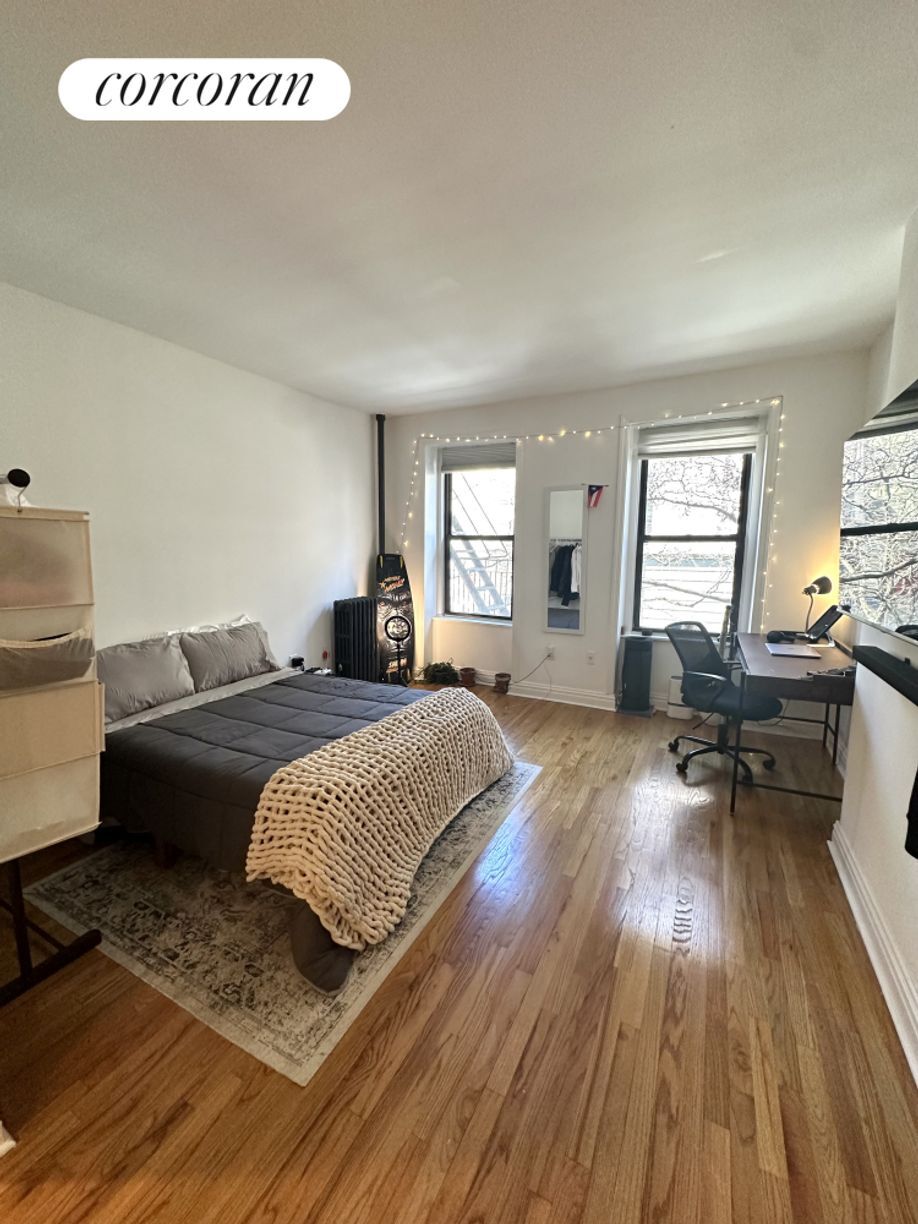 Building Photo - 324 W 47th St