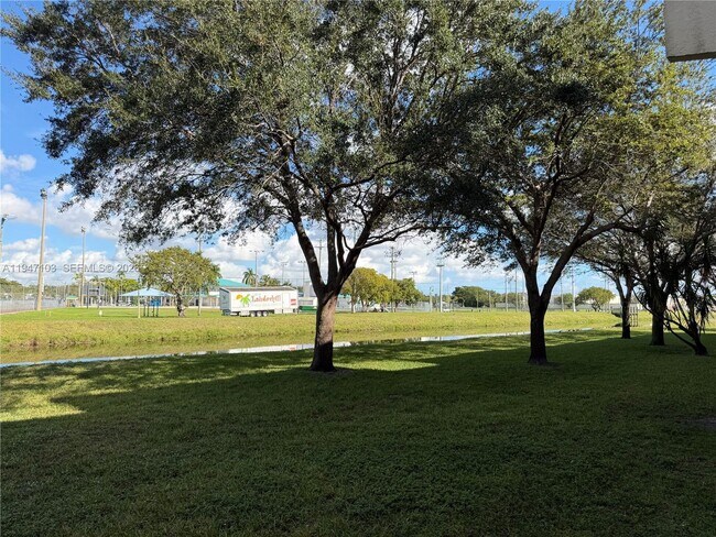 Building Photo - 7891 Sunrise Lakes Dr N