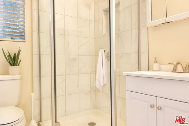 Building Photo - 753 S Ogden Dr