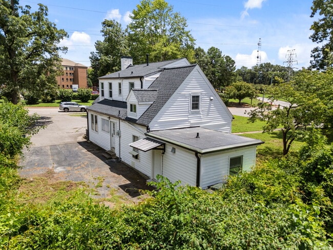 Building Photo - 806 Gorman St