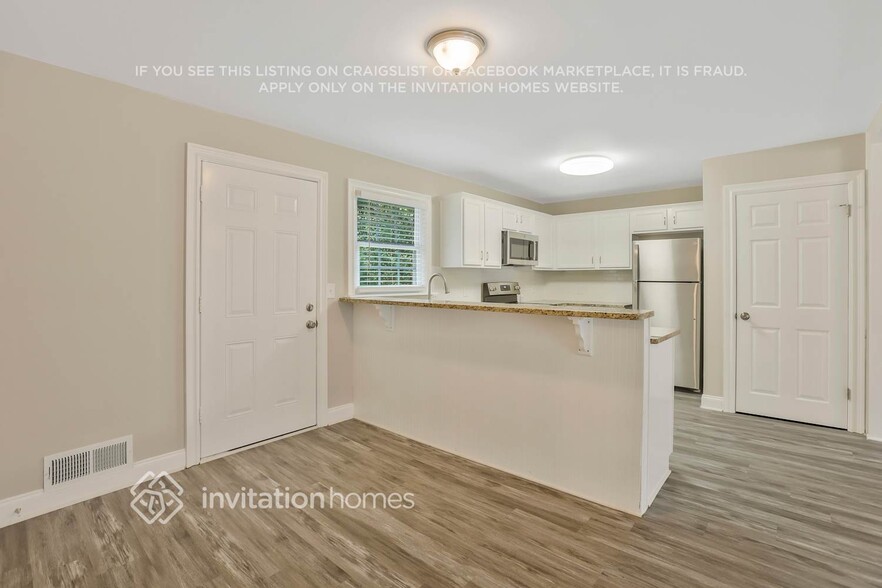 Building Photo - 2033 Carriage Way
