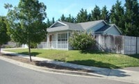 Building Photo - 3 Bedroom 2 Bath Home with a 2 Car Attached Garage