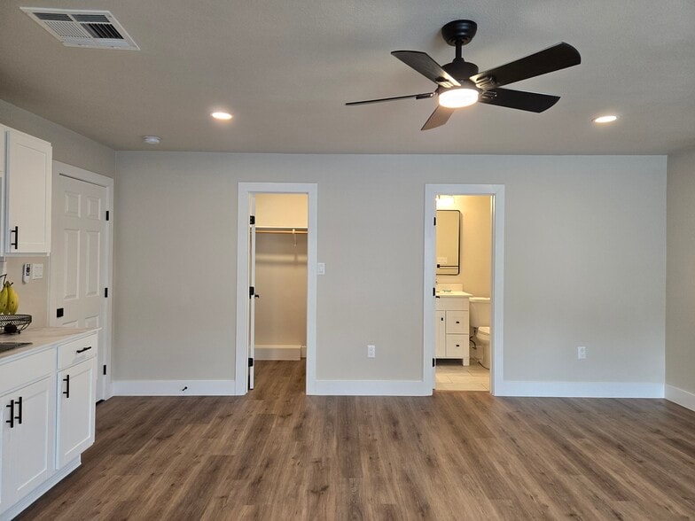 Building Photo - 4411 Dovewood Dr