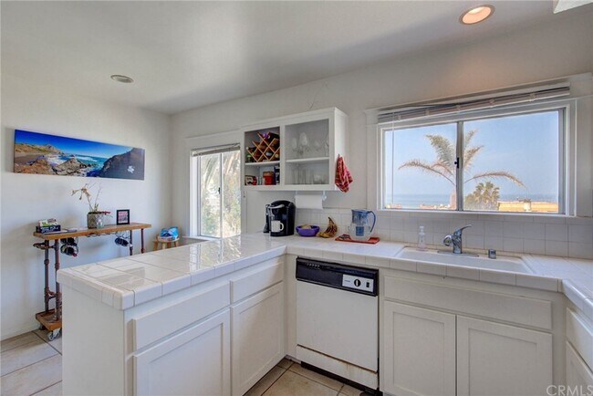 Building Photo - 223 24th St