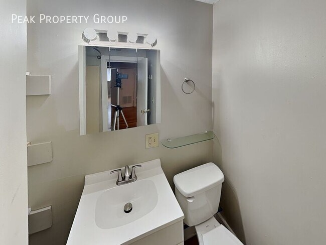 Building Photo - 77 1/2 E. 7th Avenue-