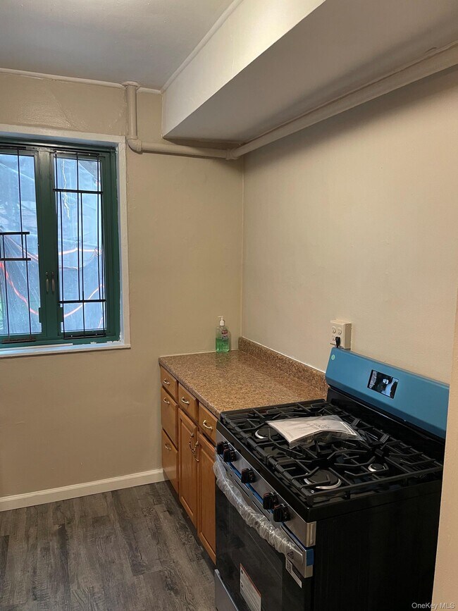 Building Photo - 1480 Parkchester Rd