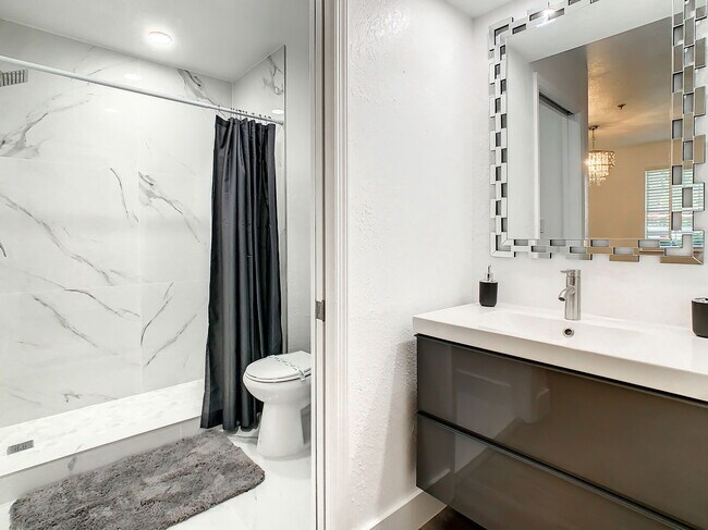 Building Photo - Westpointe Boulevard, Orlando, FL 32835 - 2 BR 2 BA condo