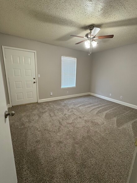 Building Photo - 824 Hardy Springs Cir