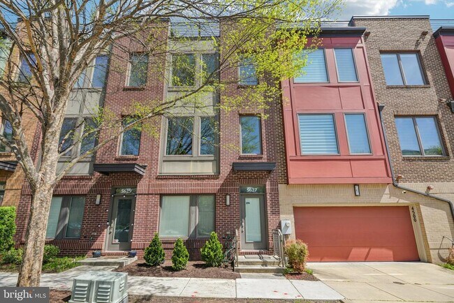 Building Photo - 5627 45th Ave