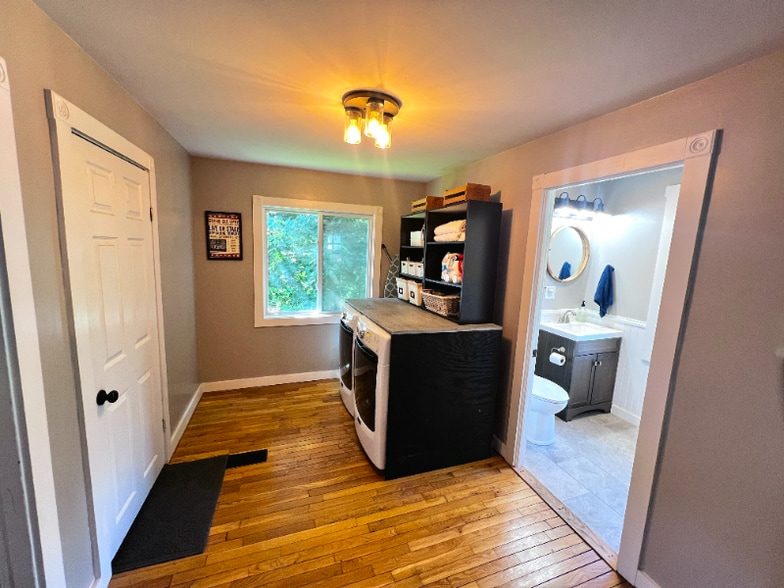 Building Photo - 252 Windsor St