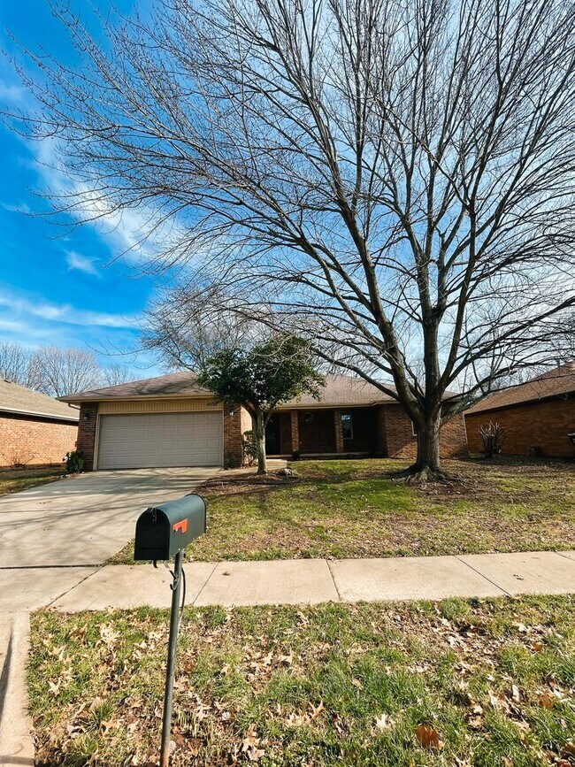 Building Photo - Southwest Springfield - Kickapoo High