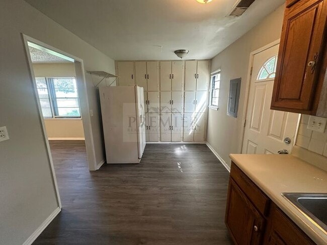 Building Photo - 2709 Highland Dr