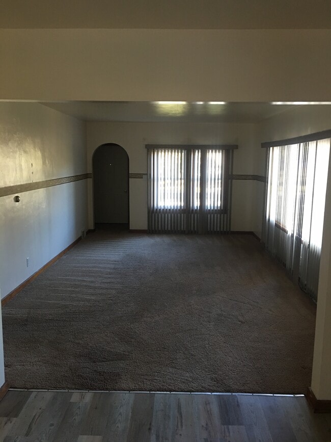 Building Photo - 1136 S Wolf Lake Rd