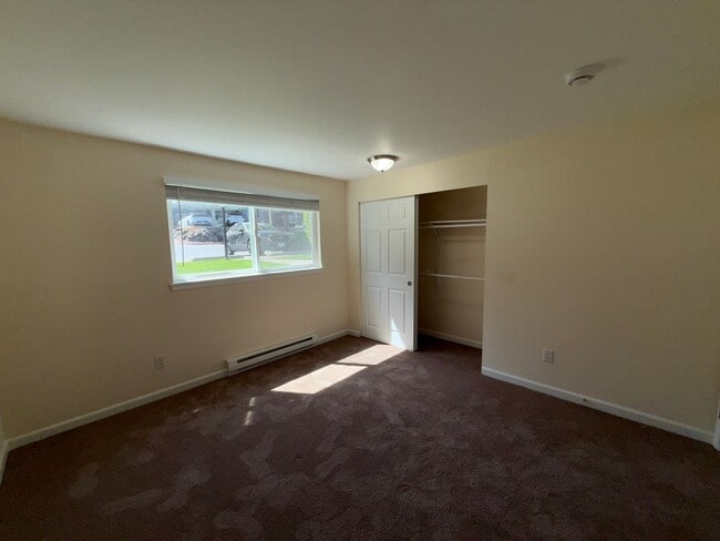 Building Photo - 2 Bed 1 Bath Totem Lake Condo