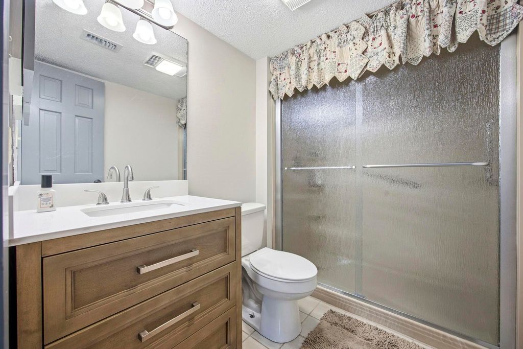 Building Photo - 100 Lands End Blvd