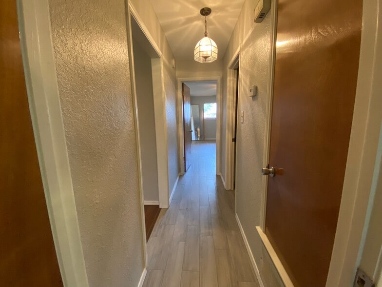 Building Photo - 702 Blackwell Ave