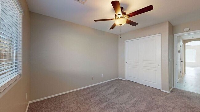 Building Photo - 3830 E Kroll Dr