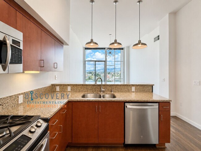 Building Photo - Uptown Place One Bedroom Condominium
