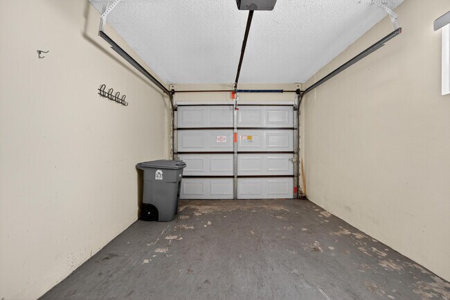 Building Photo - 6070 Sunny Manor Ct