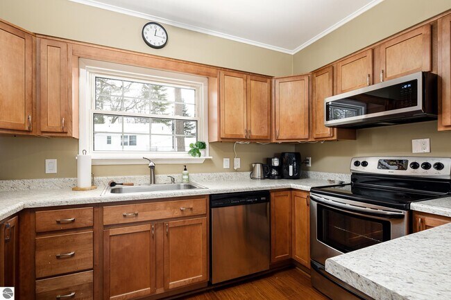 Building Photo - 1704 Comanche St