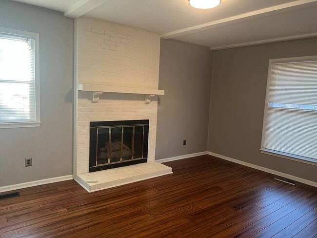 Building Photo - 5912 Pine Tree Ct