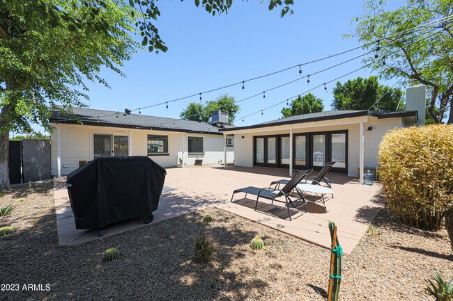 Building Photo - 901 W Berridge Ln