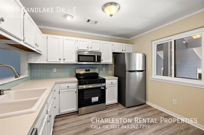Building Photo - 859 Sandlake Dr