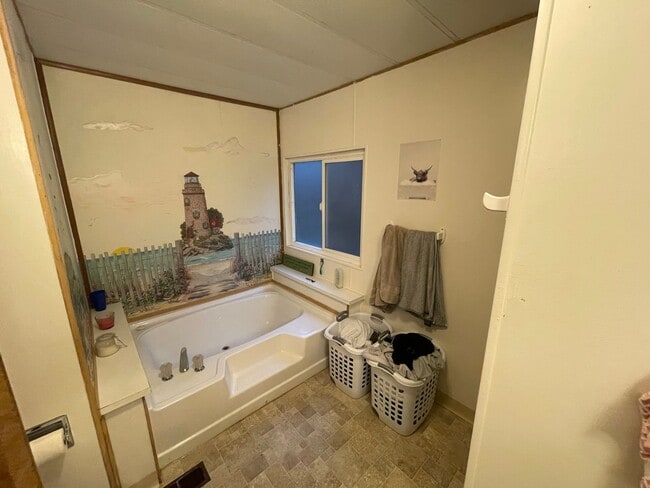 Building Photo - Magalia Home for rent, 1 car garage, 2 bed...