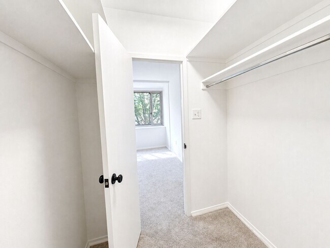 Building Photo - 4101 Cathedral Ave NW