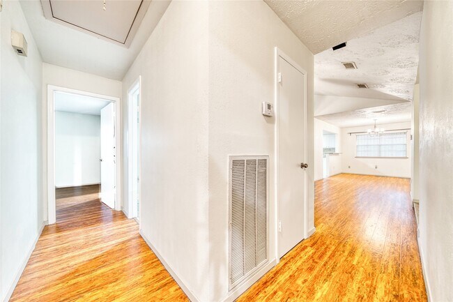 Building Photo - 7811 Westbank Ave
