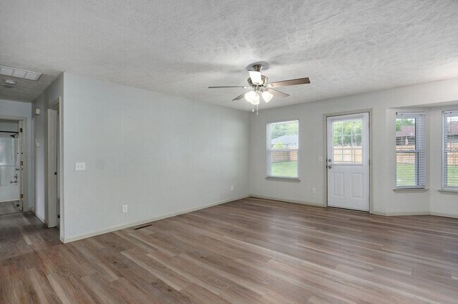 Building Photo - 205 Smalley St