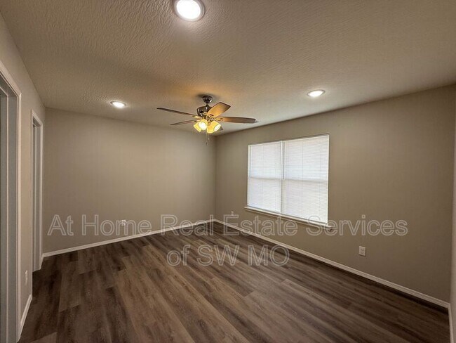 Building Photo - 820 E Watermill Cir