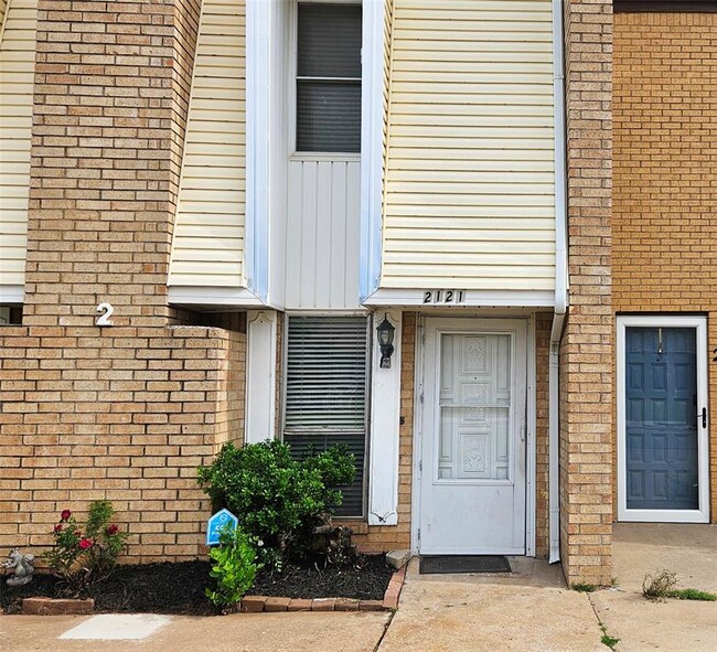 Primary Photo - 2121 NW 117th St