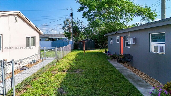 Building Photo - 391 NE 42nd Ct