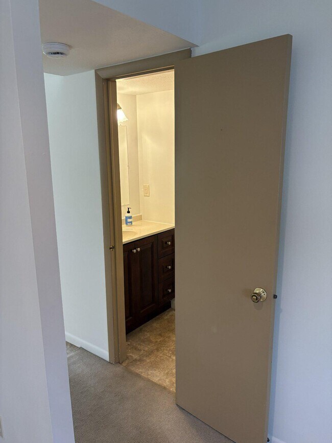 Building Photo - 167 Sunshine Dr