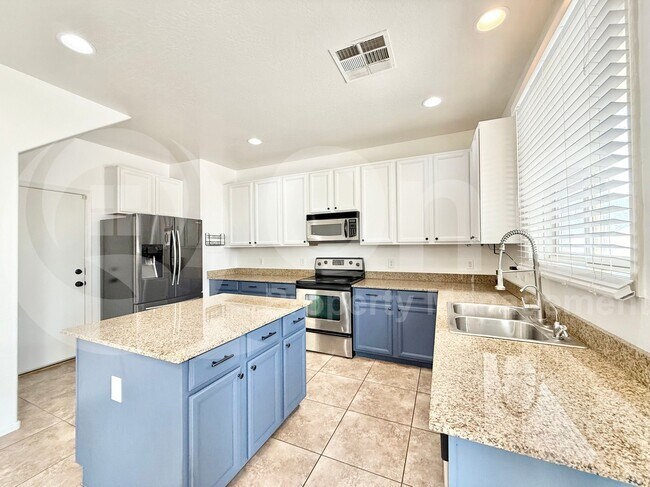 Building Photo - 17143 W Tara Ln